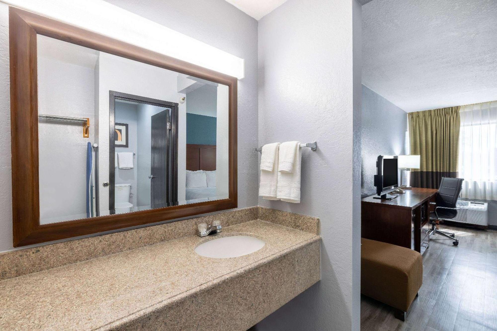 Travelodge By Wyndham بروكلين سنتر المظهر الخارجي الصورة